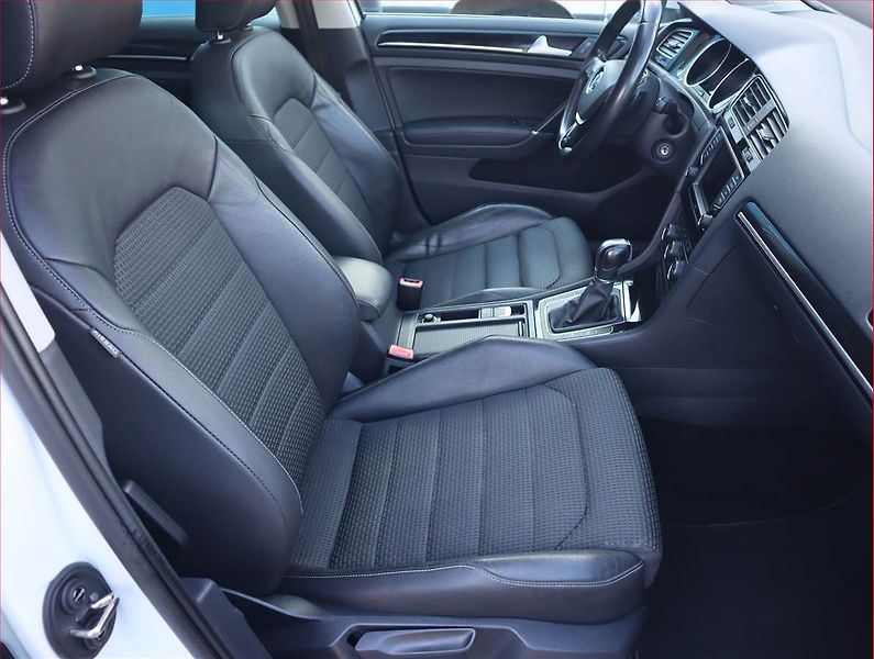 Volkswagen Golf (2015) 2.0 TDI, Automat, Serv.kniha - fotka 9 z 22
