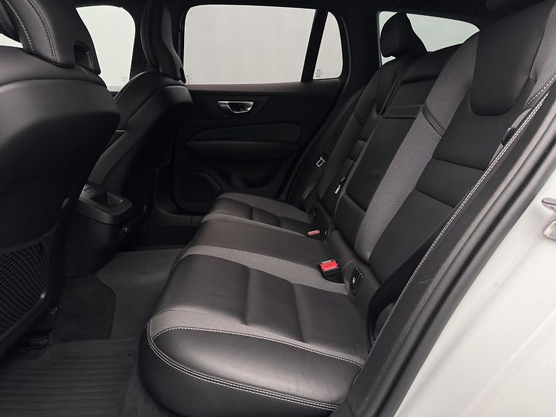 Volvo V60 T4 R-DESIGN AUT - fotka 6 z 47