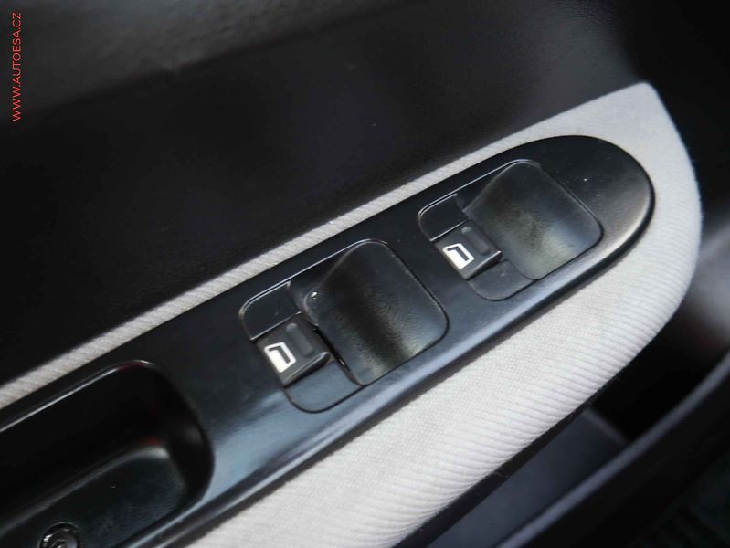 Peugeot 307 (2006) 1.6 HDI, AC, tažné - fotka 11 z 16