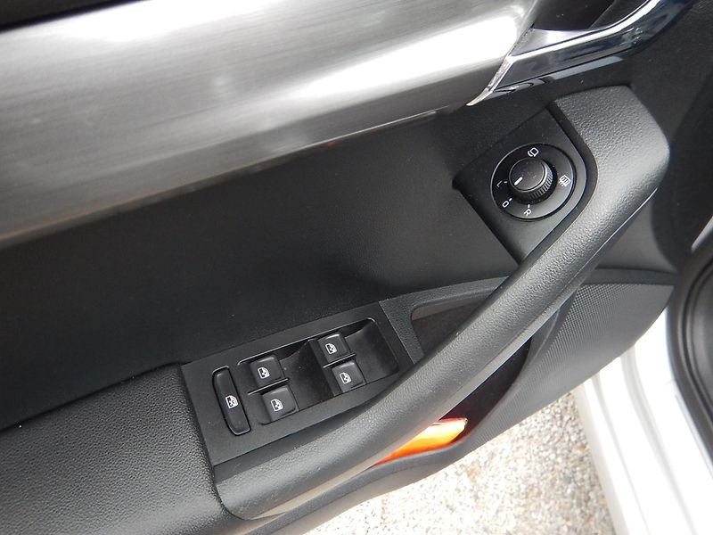 Škoda Octavia 2.0 TDI, DSG - fotka 16 z 28