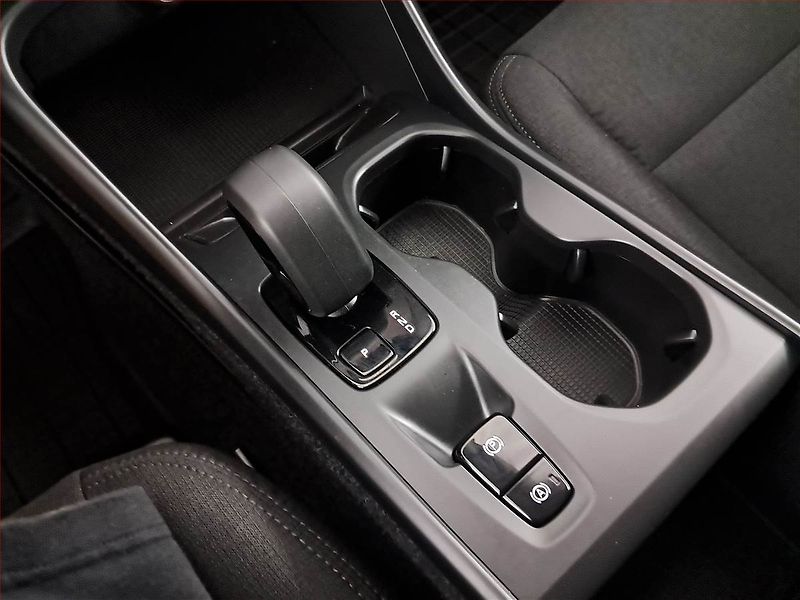 Volvo XC40 (2026) Plus B3 - fotka 16 z 20
