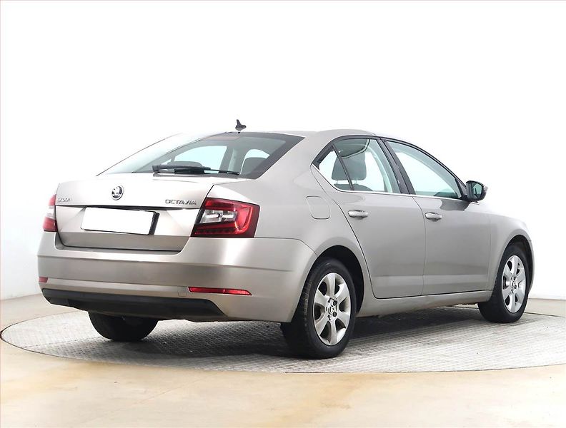 Škoda Octavia (2017) Style 1.6 TDI, Navi, Tempomat - fotka 5 z 16