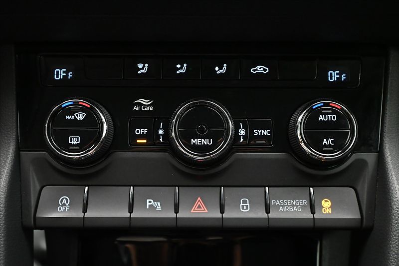 Škoda Karoq 2,0 TDI 85kW DSG VIRTUAL EL.KU - fotka 21 z 31