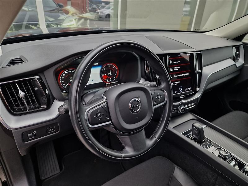 Volvo XC60 B4 145kW AWD Momentum Pro,ČR - fotka 20 z 50