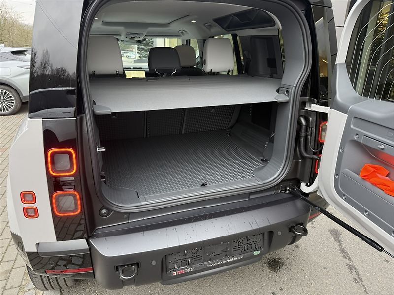Land Rover Defender 3,0 X-DYNAMIC SE D250 - fotka 28 z 29