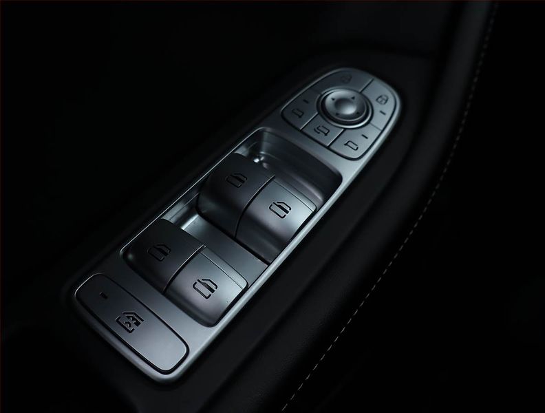 Omoda 5 EV (2025) Premium 61 kWh - fotka 16 z 25