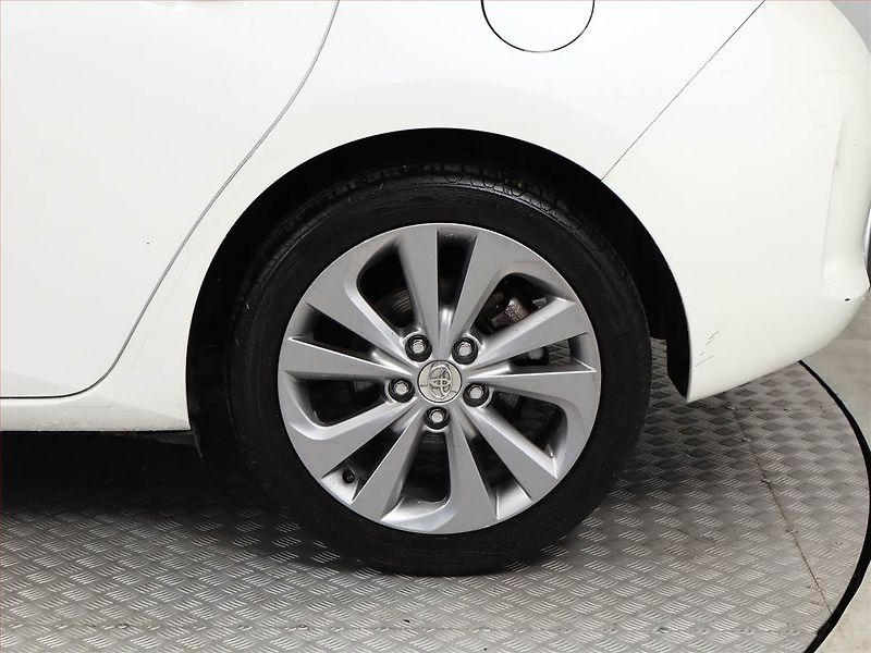 Toyota Auris (2013) Hybrid, Automat, Serv.kniha - fotka 13 z 21