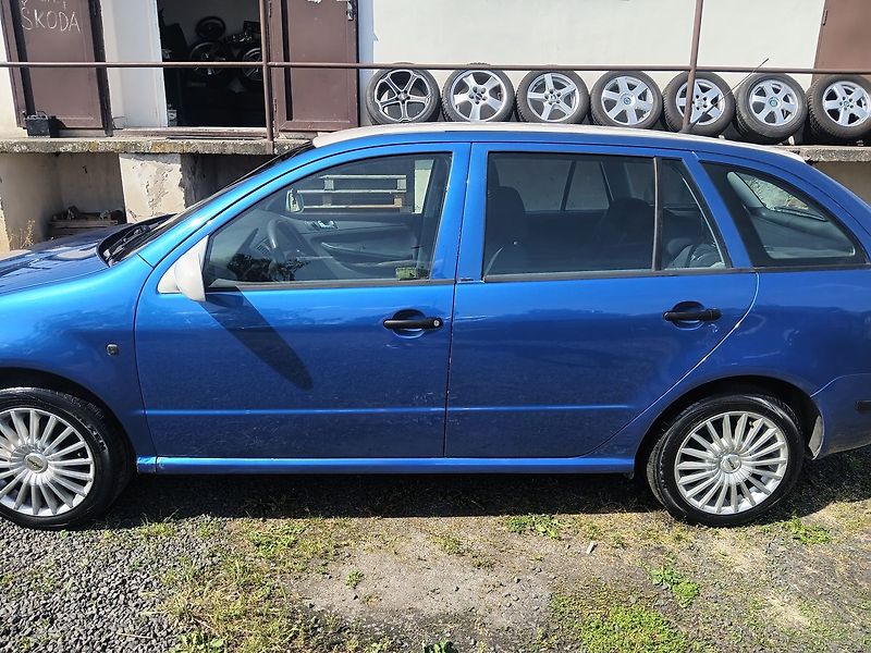 Škoda Fabia 1.4 MPI Combi Classic - fotka 2 z 17