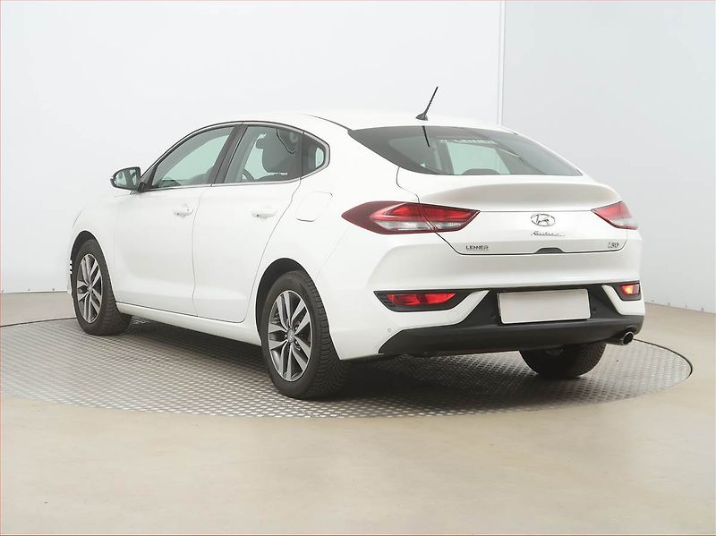 Hyundai i30 (2018) 1.0 T-GDI, Tempomat - fotka 4 z 17