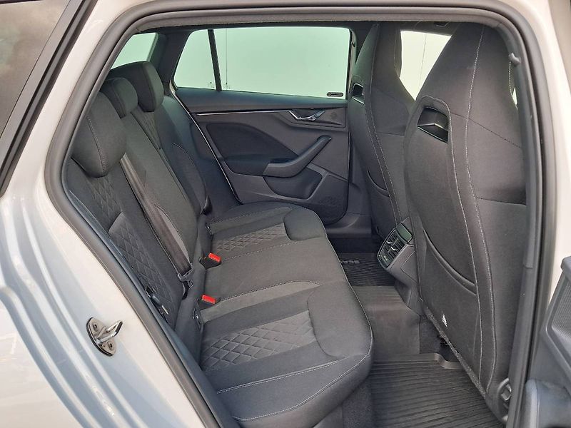 Škoda Scala (2020) STYLE Paket Extra + Dynamic TS - fotka 22 z 29
