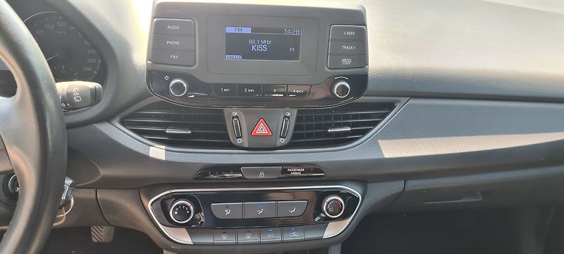 Hyundai i30 1.6 CRDi kom 85 kW ČR DPH - fotka 11 z 18