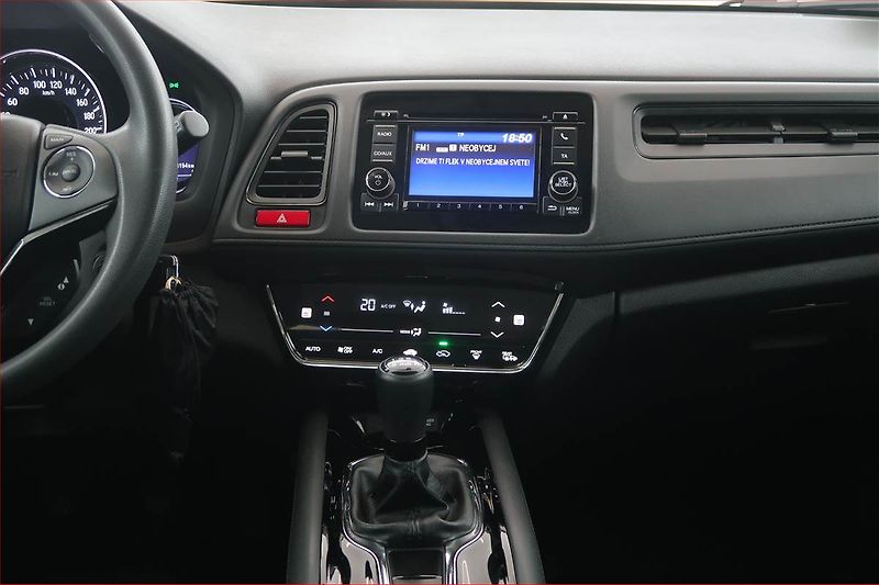 Honda HR-V (2017) Executive 1.5 i-VTEC - fotka 12 z 20