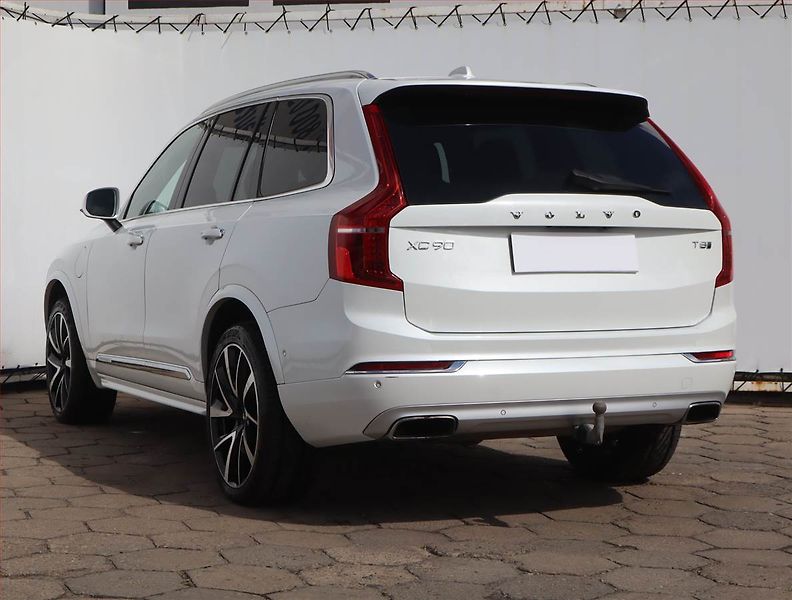 Volvo XC90 (2018) T8 Twin Engine AWD - fotka 4 z 19