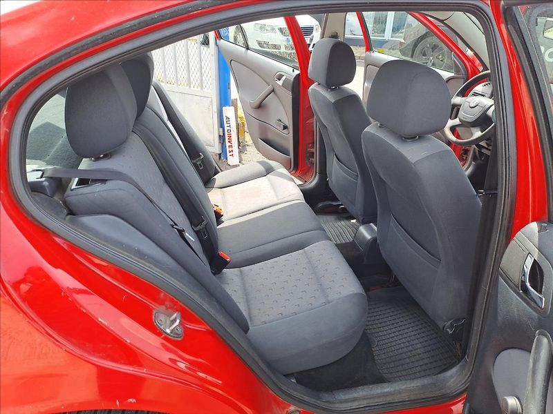 Škoda Octavia 1,9 TDI - fotka 7 z 13