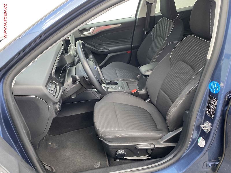 Ford Focus (2019) 2.0 TDCi, Titanium, AT, LED - fotka 9 z 18