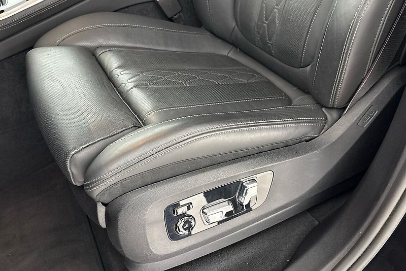BMW X5 xDrive30d - fotka 7 z 29