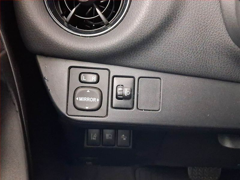 Toyota Yaris (2017) 1.5 Dual VVT-i, Automat - fotka 19 z 21