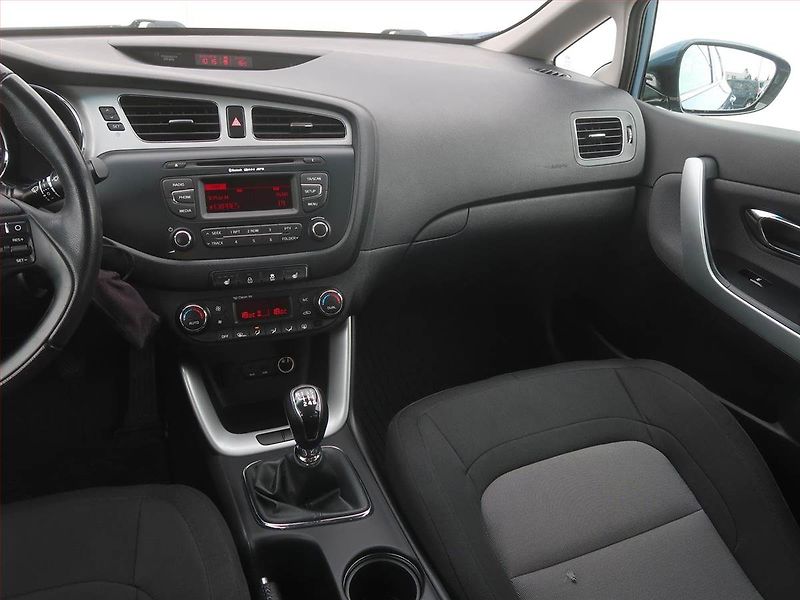 Kia Ceed (2013) 1.4 CRDi, Serv.kniha, Tempomat - fotka 8 z 13