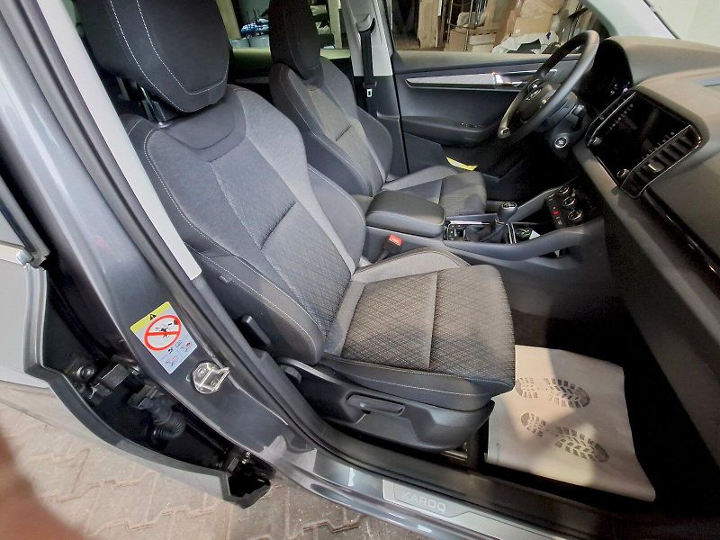 Škoda Karoq (2024) SELECTION TD 85/2.0 M6F - fotka 35 z 47