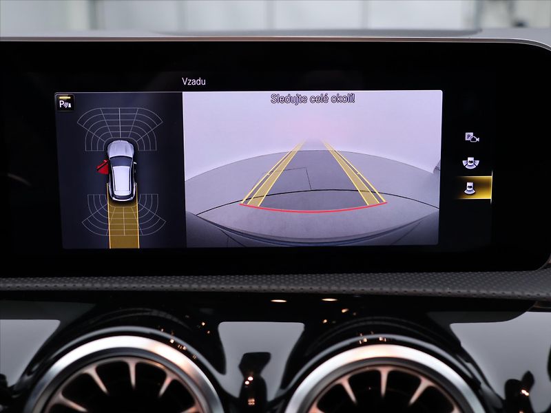 Mercedes-Benz CLA 2,0 35 AMG 225kW 4MATIC DPH CZ - fotka 29 z 40