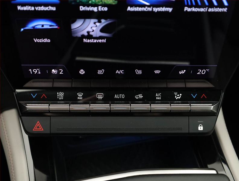 Renault Espace (2023) E-Tech FHEV 200 - fotka 12 z 24