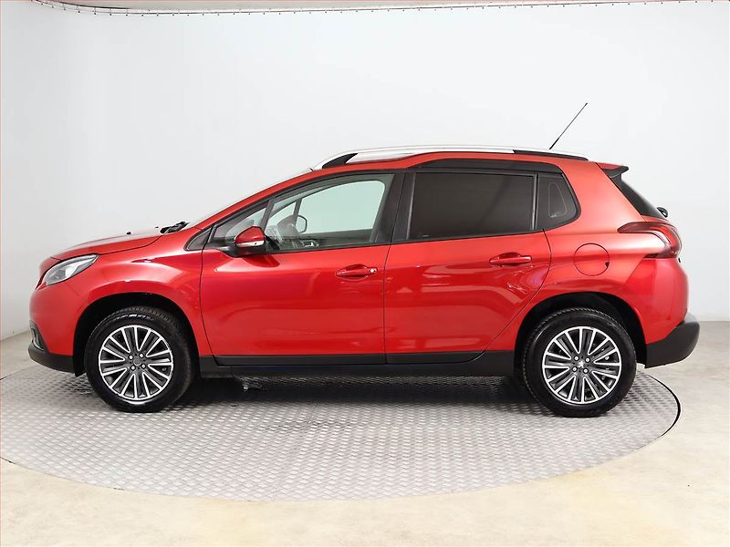 Peugeot 2008 (2018) 1.2 PureTech, ČR,1.maj - fotka 3 z 11