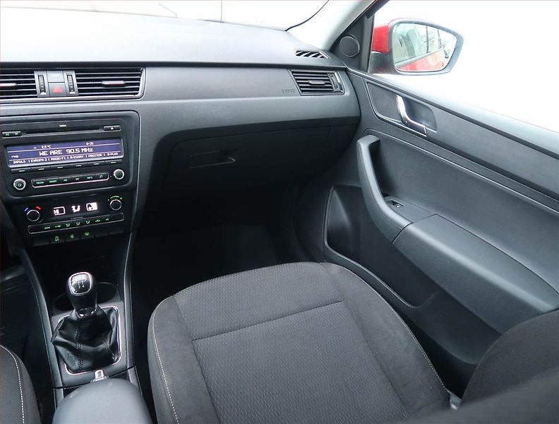 Škoda Rapid (2013) Ambition 1.2 TSI, Serv.kniha - fotka 8 z 14
