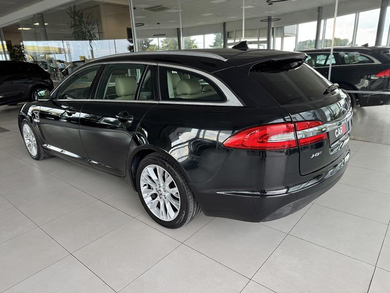 Jaguar XF 2,2d 147kW*AUT*Navi*Kamera - fotka 7 z 34
