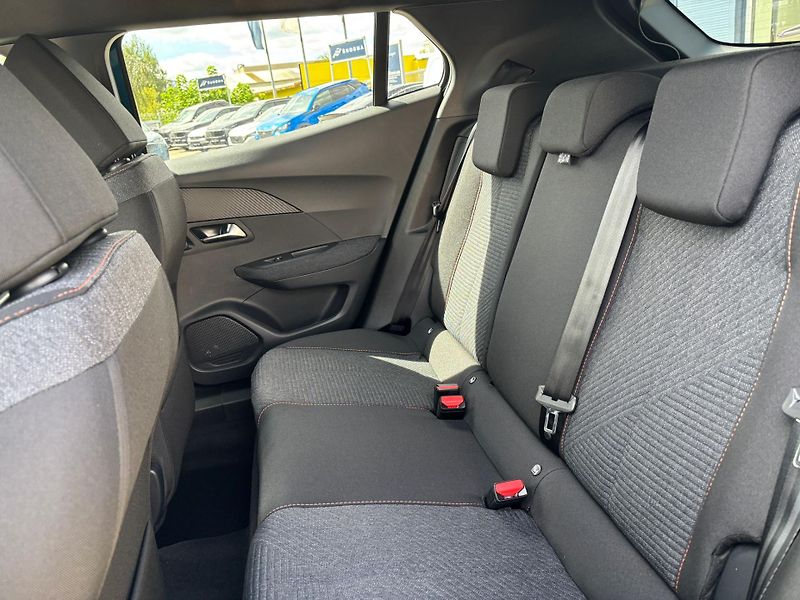 Peugeot 2008 (2026) BUSINESS Elektromotor 115 kW  - fotka 20 z 22