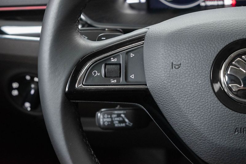 Škoda Superb 2.0 TDI L&K*2xKOLA*DSG*ACC*ČR* - fotka 22 z 42