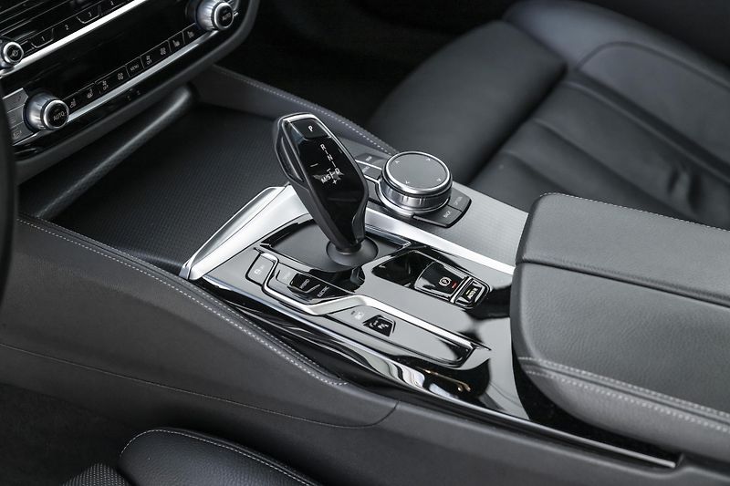 BMW Řada 5 545e xDrive Msport*1.majitel - fotka 26 z 38