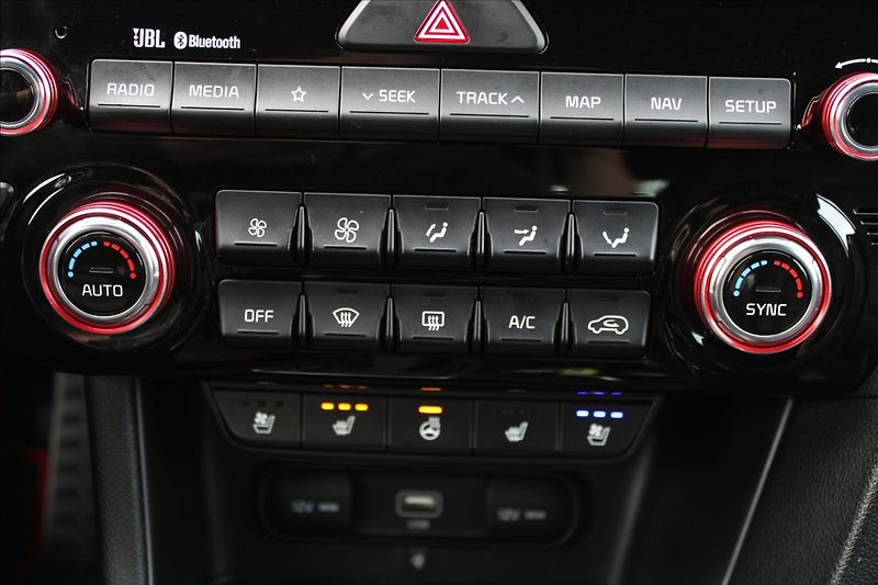 Kia Sportage 2,0 CRDi  ČR,A/T,4x4,GT-LINE - fotka 16 z 43