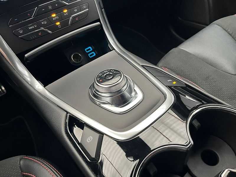 Ford S-MAX 2,5 HEV ST-Line - fotka 27 z 68