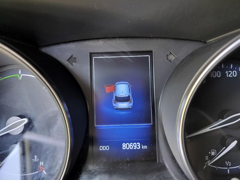Toyota C-HR 1.8 hybrid business, navigace - fotka 14 z 27