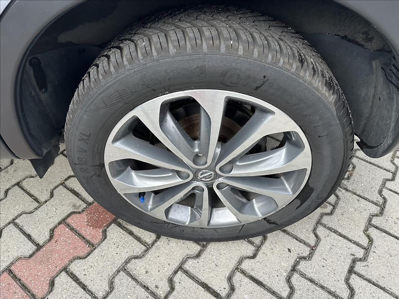 Nissan Qashqai 2,0 4x4 AUTOMAT TEKNA - fotka 25 z 37