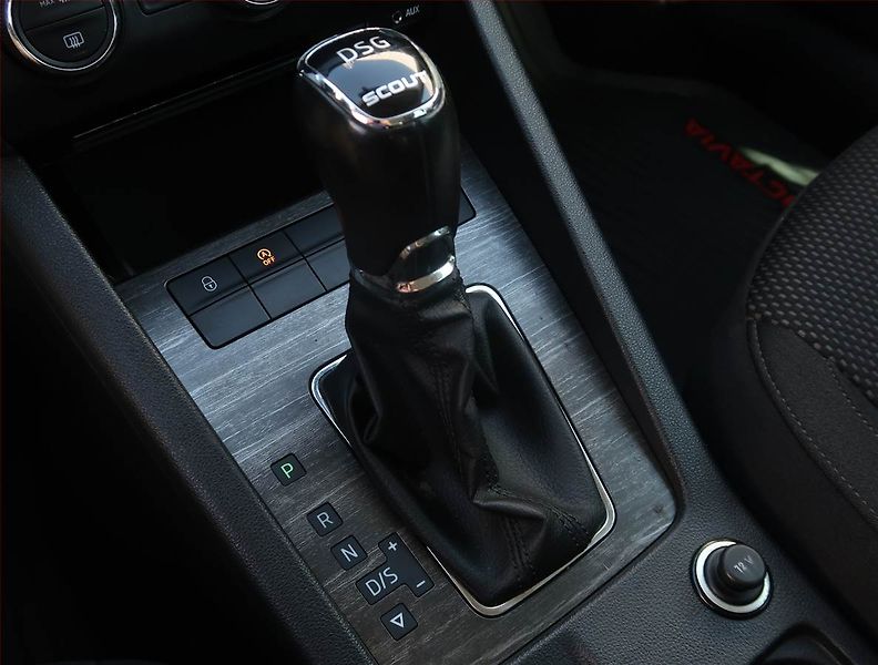 Škoda Octavia (2015) Scout 2.0 TDI, 4X4, Automat - fotka 13 z 20