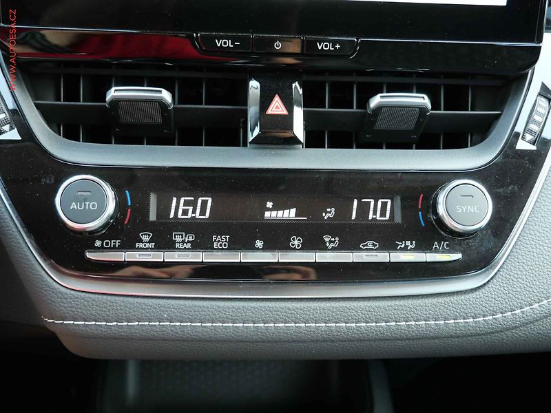 Toyota Corolla (2024) 1.5 VVT-i, 2.maj,ČR, Navi - fotka 14 z 19