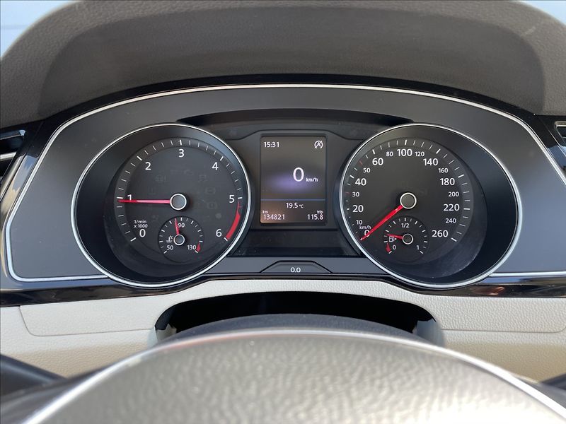 Volkswagen Passat 2,0 TDI 110KW 4X4 ČR. - fotka 11 z 22