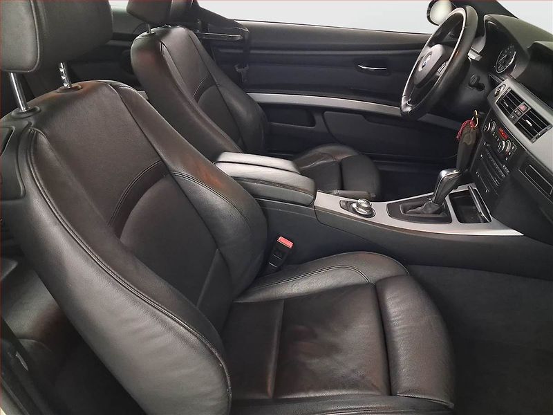 BMW Řada 3 (2008) M Paket 320 d, Automat - fotka 9 z 16
