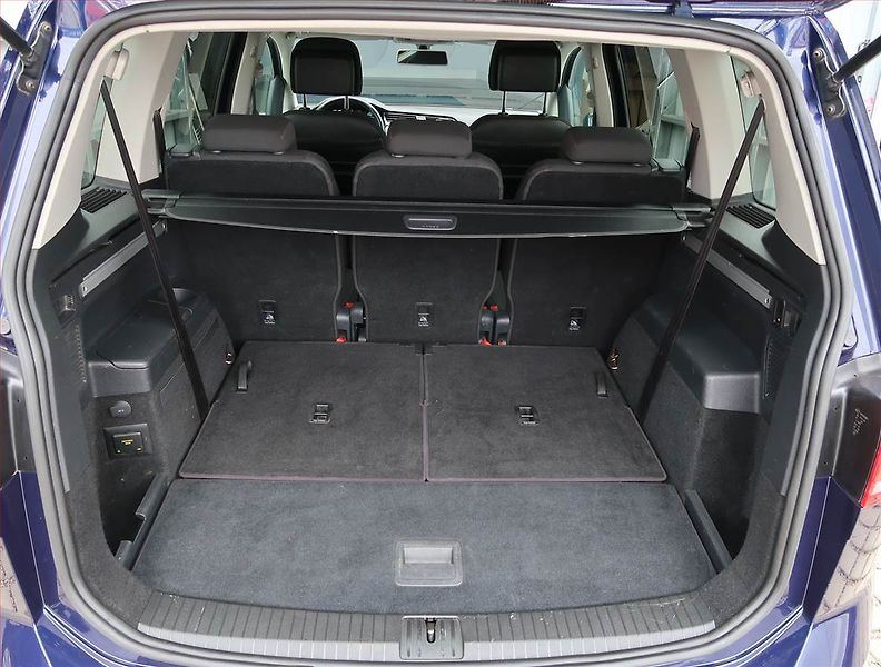 Volkswagen Touran (2016) 2.0 TDI, Automat, 7 míst, Navi - fotka 14 z 19