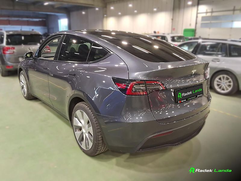 Tesla Model Y (2023) Long Range 78,8 kWh - fotka 3 z 8