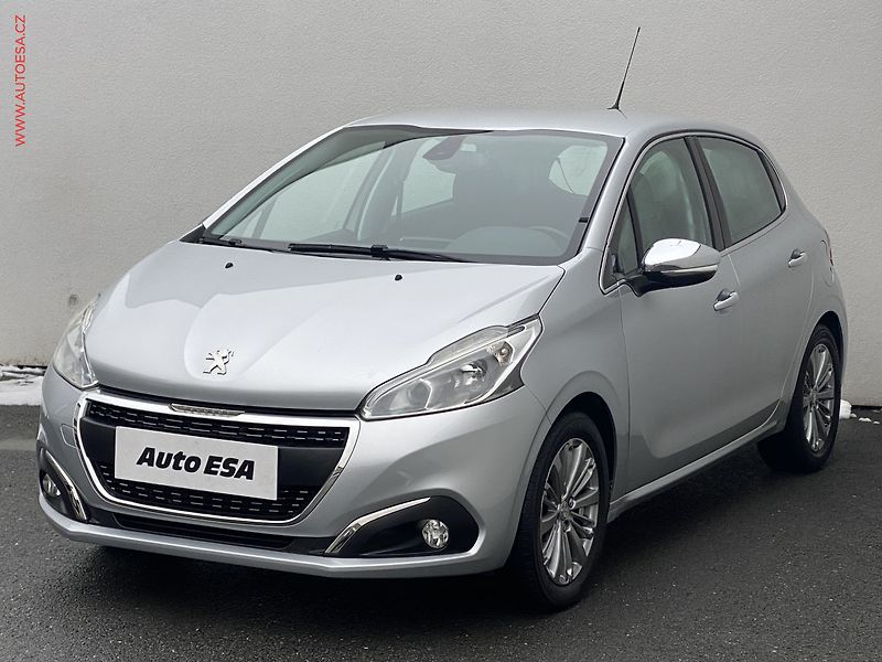 Peugeot 208 (2017) 1.2PT, Allure, AT, navi, TZ - fotka 3 z 16