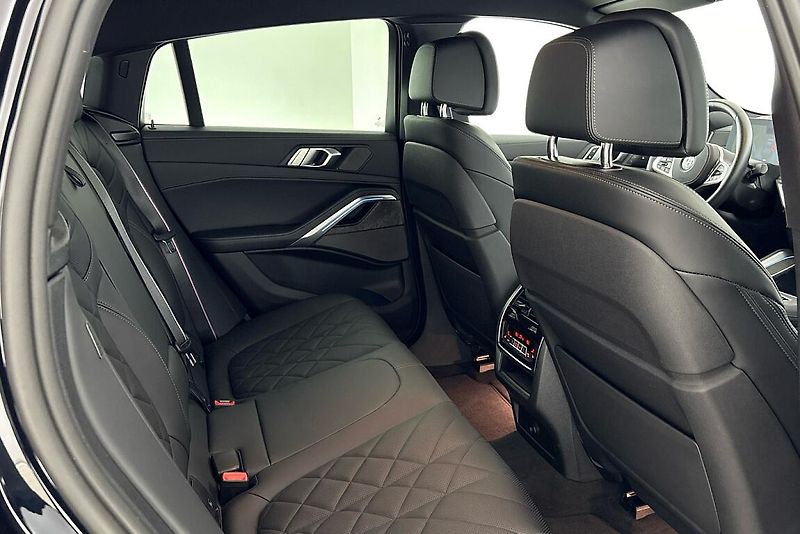 BMW X6 xDrive40d - fotka 13 z 26