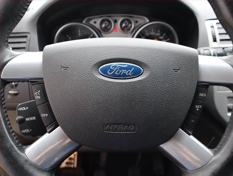 Ford Kuga (2009) Titanium 2.0 TDCi, 4X4 - fotka 16 z 16