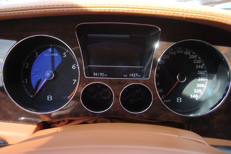 Bentley Continental Flying Spur (2013) SPEED 6.0 W12 - fotka 46 z 49