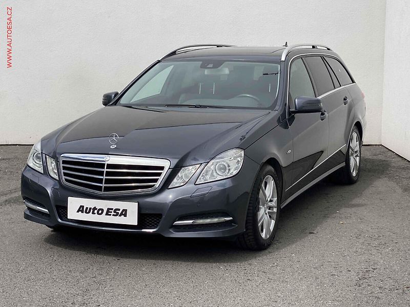 Mercedes-Benz Třídy E (2010) 1.8 CGi E200, Avantgarde, AT - fotka 3 z 19