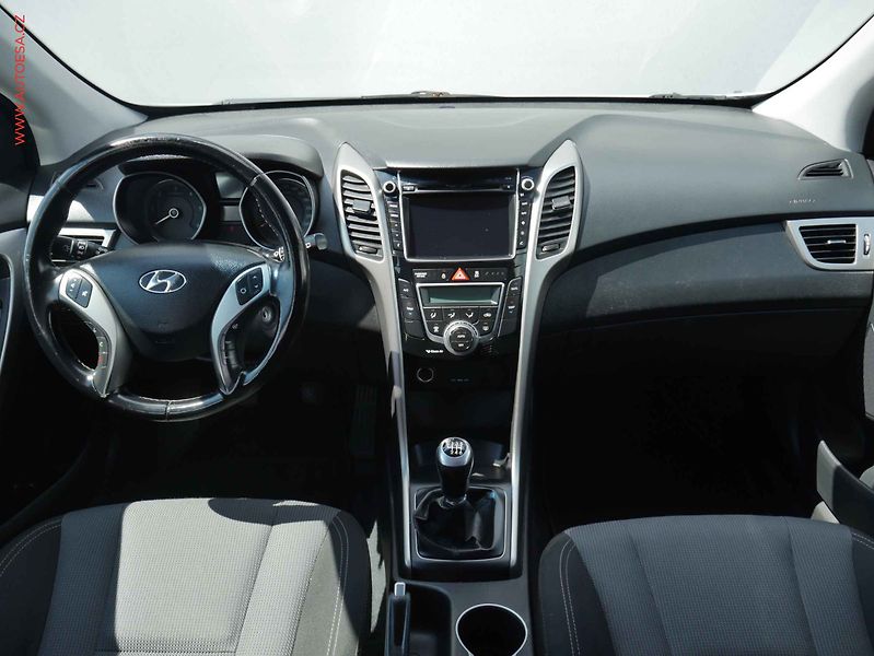 Hyundai i30 (2013) 1.6 CRDi, Klima, temp - fotka 8 z 14