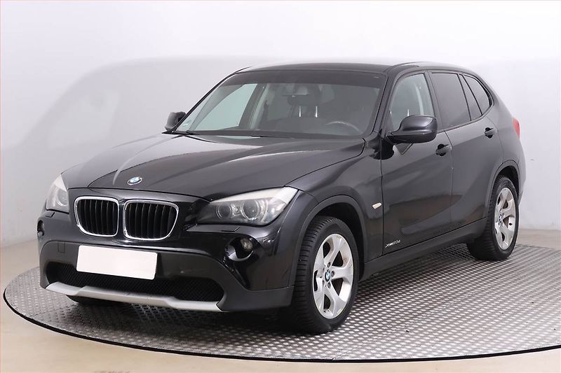 BMW X1 (2010) xDrive20d, 4X4, Xenony - fotka 2 z 17