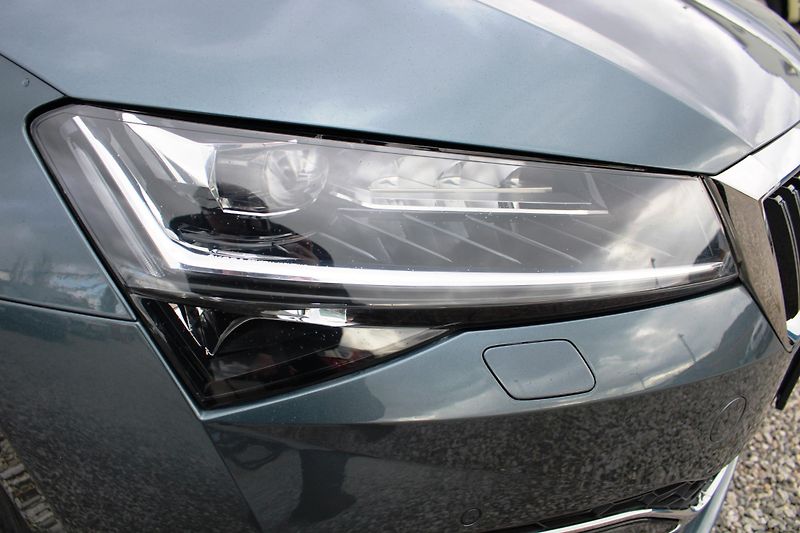 Škoda Superb (2019) 2,0TDI LAURIN & KLEMENT  LED - fotka 21 z 21