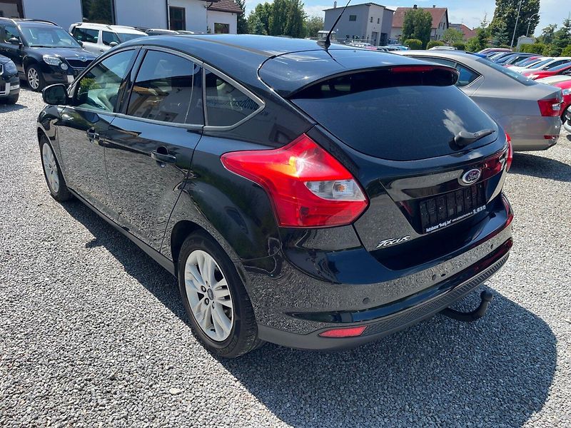 Ford Focus (2011) 1.6 i - fotka 4 z 15